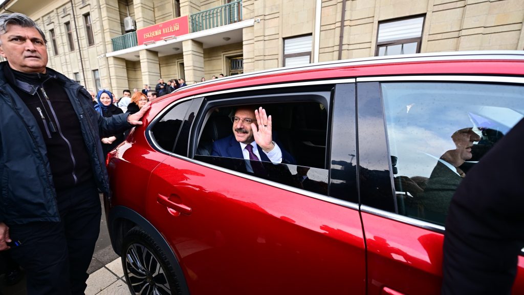 Vali Aksoy törenle uğurlandı