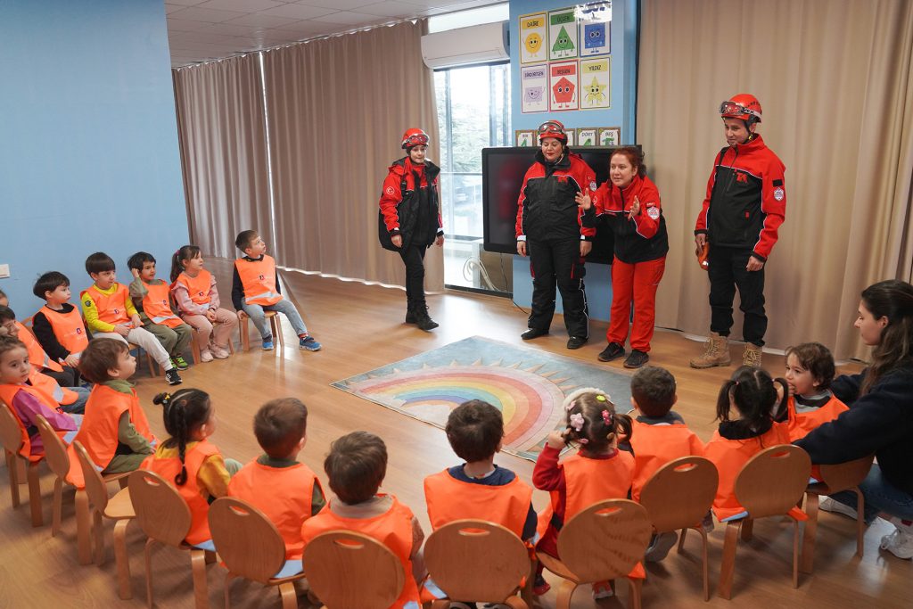 Afet bilinci küçük yaşta öğretiliyor