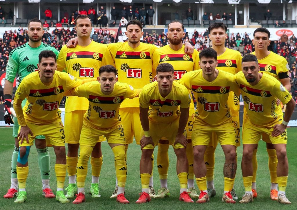 Şimşekler kendi evinde galibiyet sevinci yaşadı