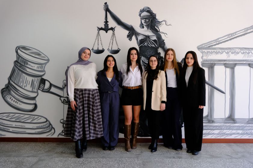 Hukuk Fakültesinden Türkiye çapında büyük başarı