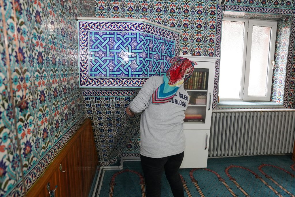 Cami ve mescitlerde kapsamlı temizlik