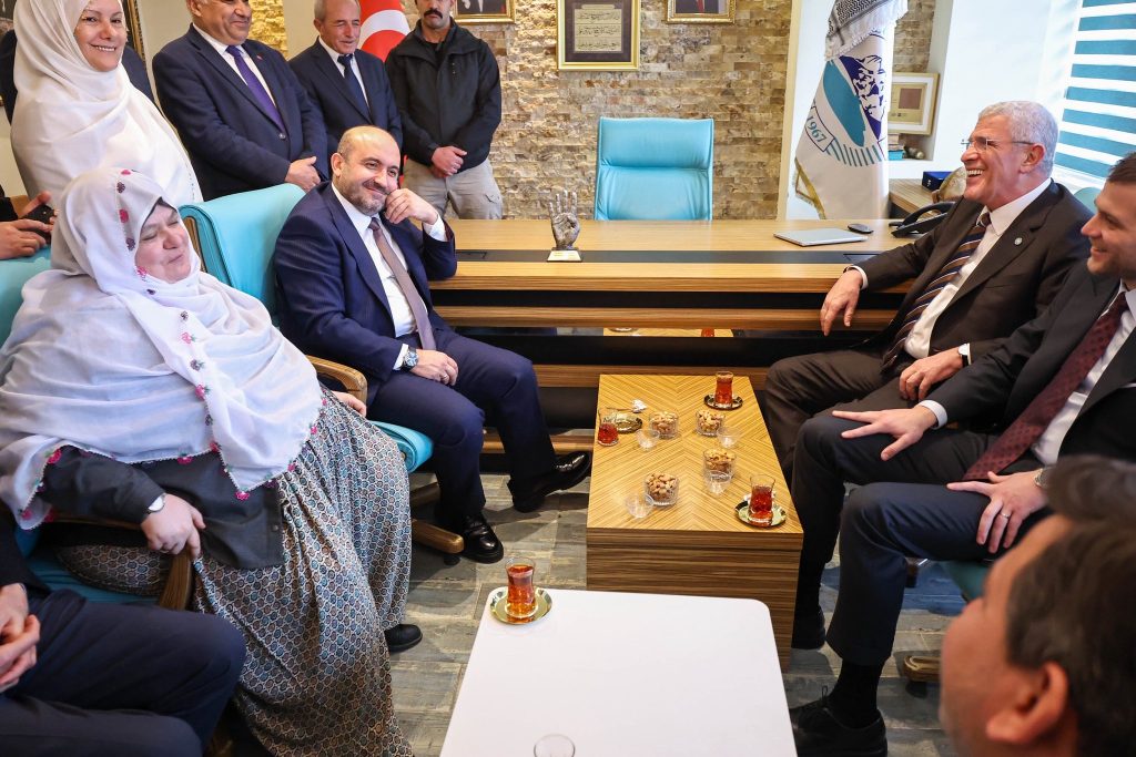 İYİ Parti Lideri Dervişoğlu, Başkan Güneş’i makamında ziyaret etti