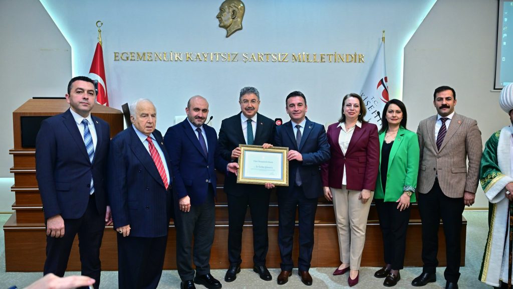 Vali Erdinç Yılmaz’a ‘fahri hemşehrilik’ ünvanı