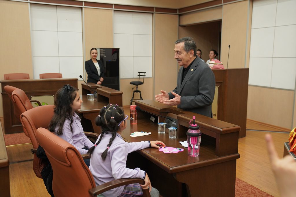 Başkan Ataç öğrencilerle bir araya geldi