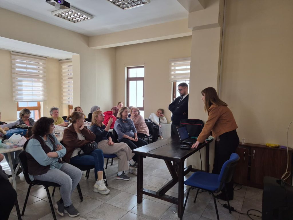 Kadına yönelik şiddete karşı yasal haklar anlatıldı