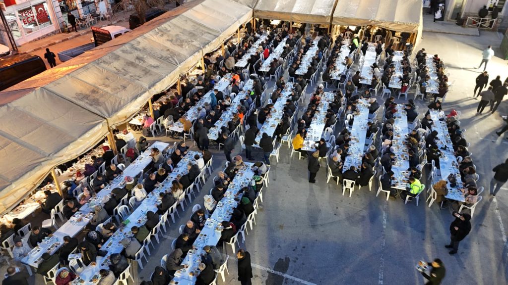 12 ilçede binlerce vatandaş iftarda buluştu