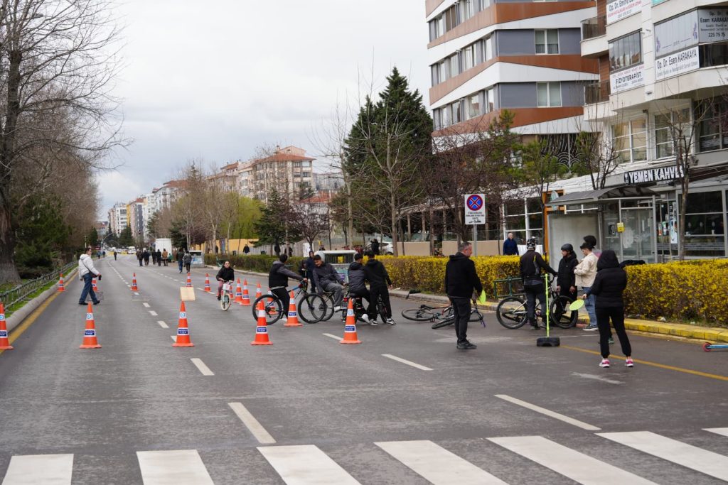 Arabasız Pazar uygulaması 4 farklı noktada hayata geçti