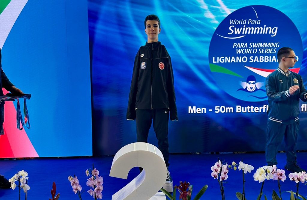 Baran Doruk Şimşek, dünya serisinden altın ve gümüş madalya ile döndü