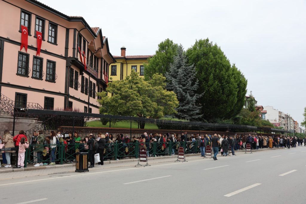 Bayramda vatandaşlar müze ve tema parklara akın etti