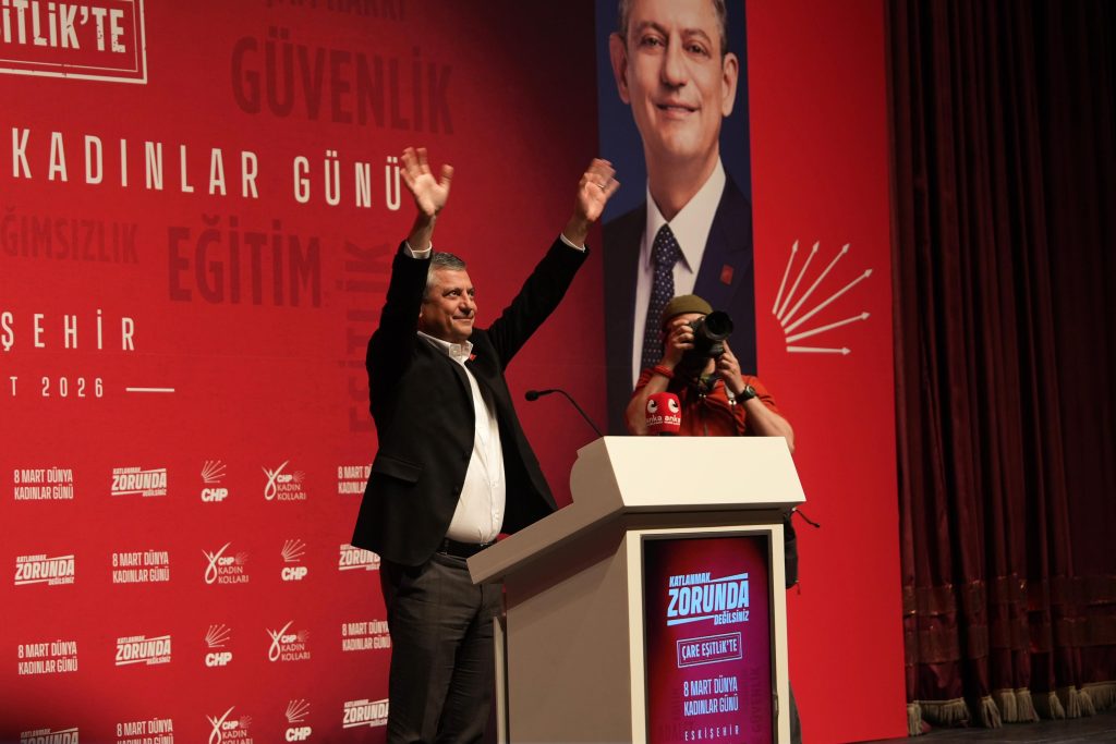 CHP Lideri Özel, Eskişehir’de ‘Kadınlar Buluşması’na katıldı