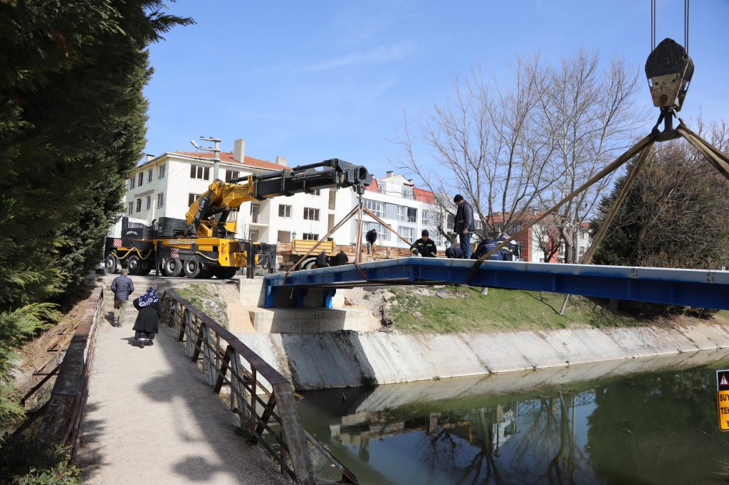 İskele 26’ya ulaşan yeni köprü çalışmalarına başladı