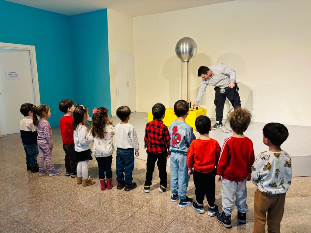 Minik öğrencilerden bilim merkezine ziyaret