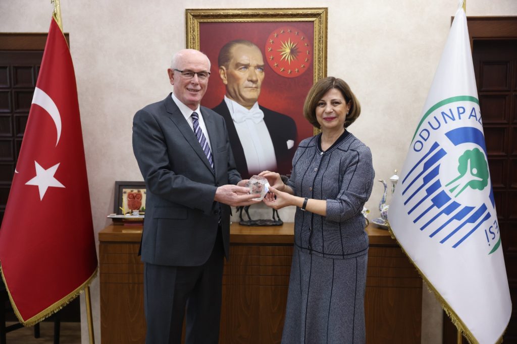 Odunpazarı Belediyesi Avrupa’dan ‘Yönetişim Mükemmelliği’ ödülü aldı