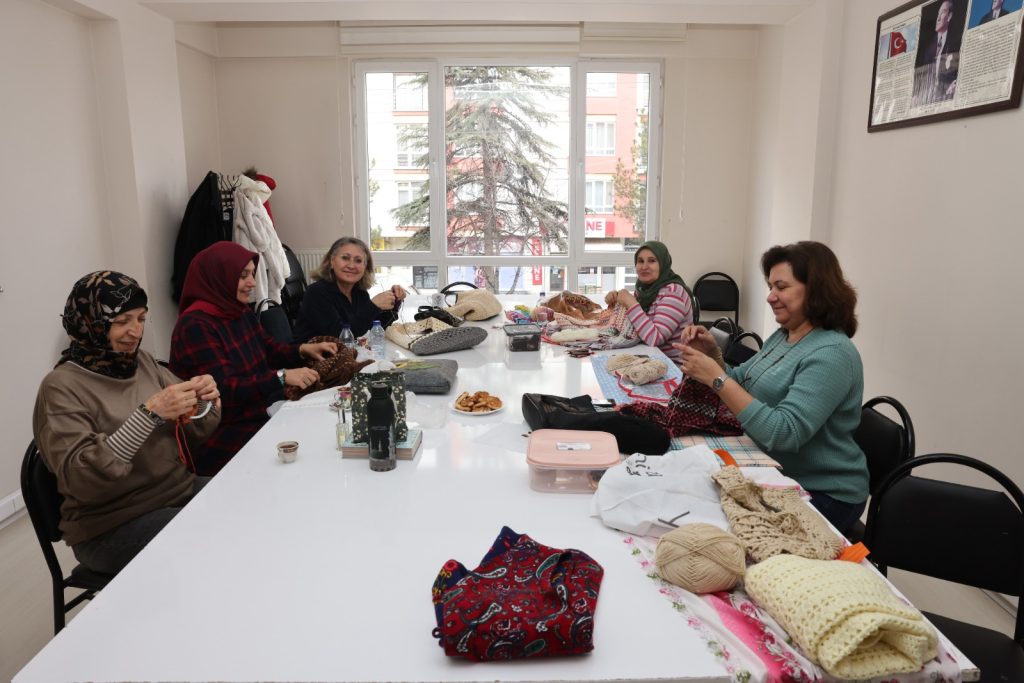 Odunpazarı’ndan kadınlara Örgü Atölyesi
