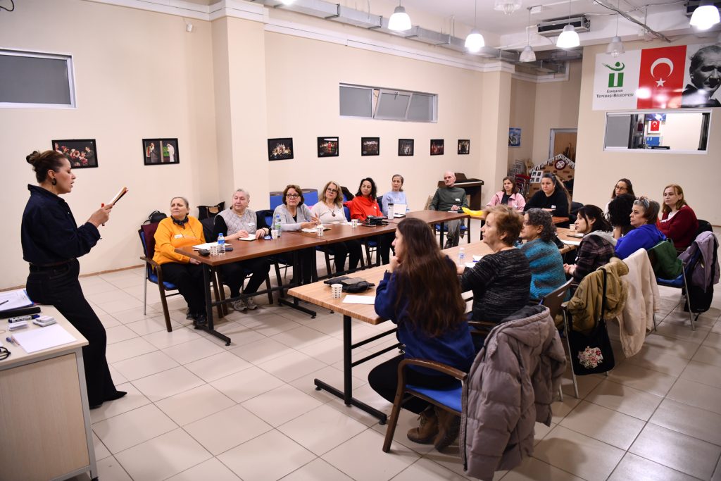 Tepebaşılılar belde evlerinde sosyalleşiyor