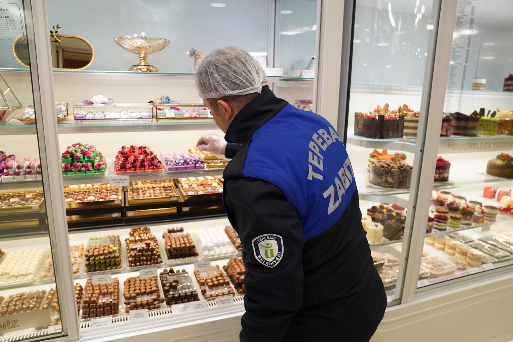 Tepebaşı’nda işletmeler bayram öncesi denetleniyor