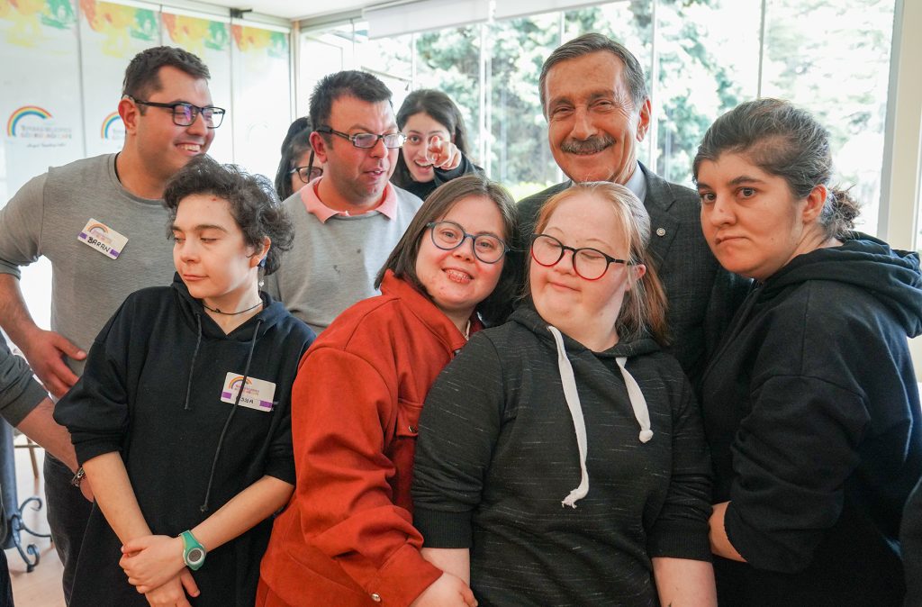 Özel bireylerin istihdam ve sosyal hayat fırsatları bu merkezlerde artıyor