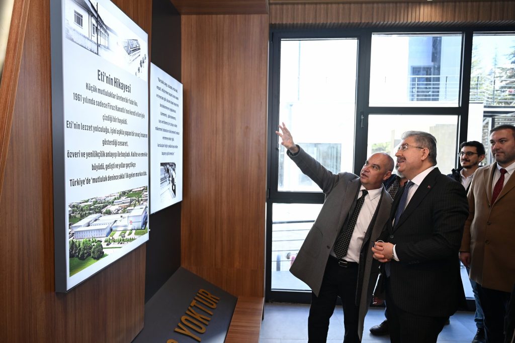 Vali Yılmaz ve Kanatlı, Firuz Kanatlı Mesleki ve Teknik Anadolu Lisesini ziyaret etti