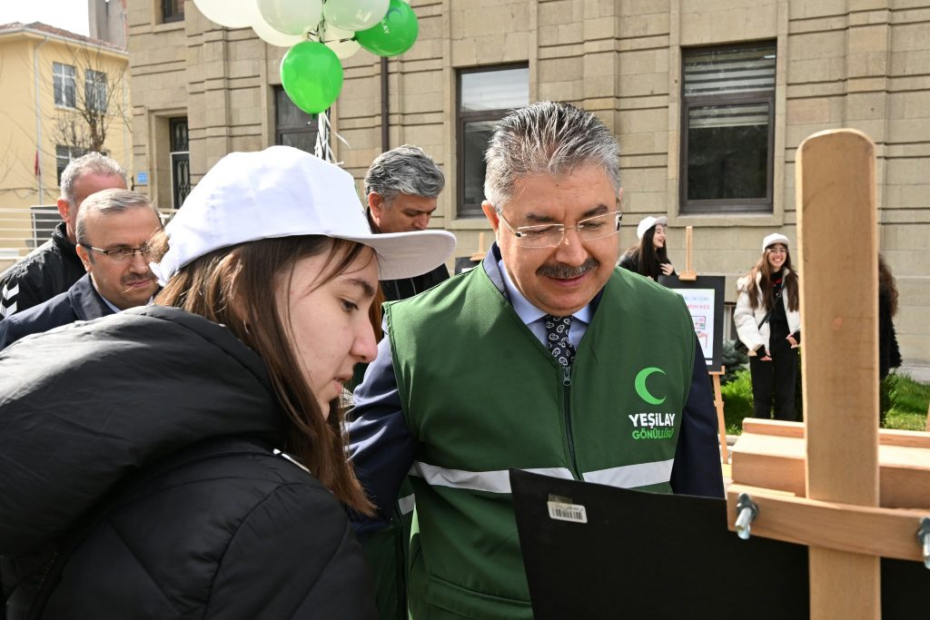 Valilik Meydanı’nda Yeşilay Haftası etkinliği