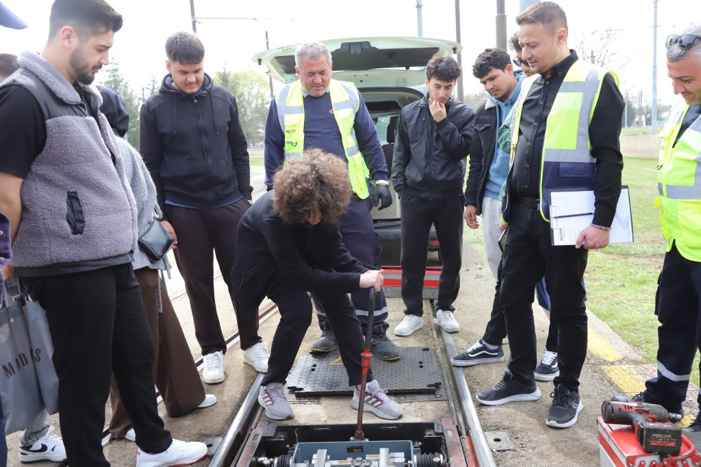 ESTÜ öğrencilerinden ESTRAM’a teknik gezi