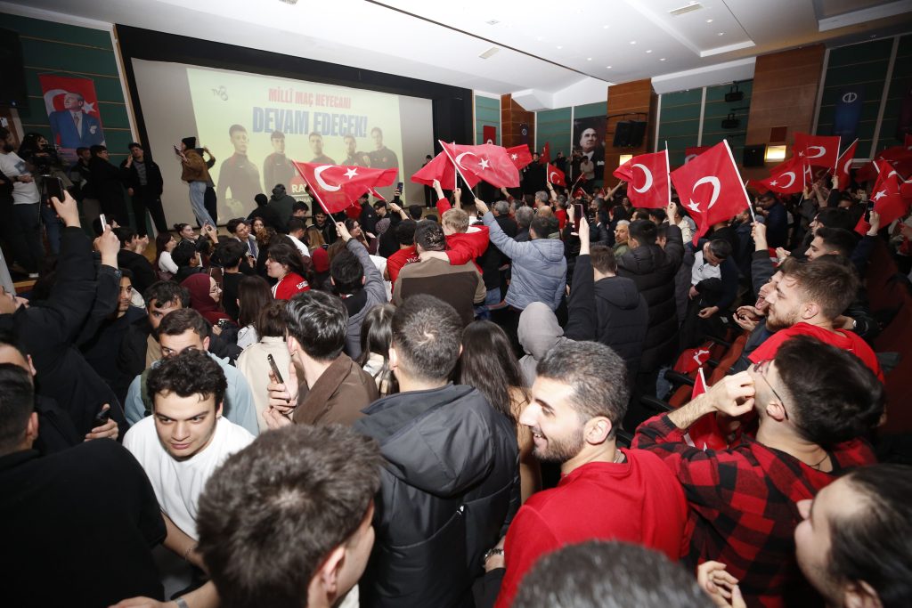 Milli maç heyecanını Sinema Anadolu Salonu’nda yaşadılar