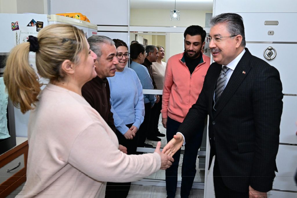 Vali Aksoy’dan Ay ailesine anlamlı ziyaret