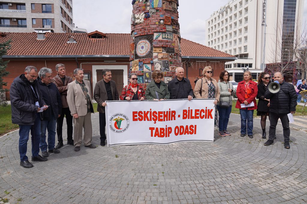 Pandemide hayatını kaybeden sağlık çalışanları anıldı