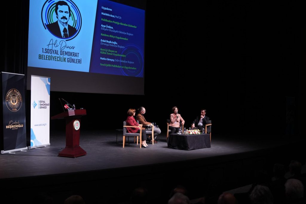 Başkan Ünlüce, Ali Dinçer 1. Sosyal Demokrat Belediyecilik Günleri’nde konuştu