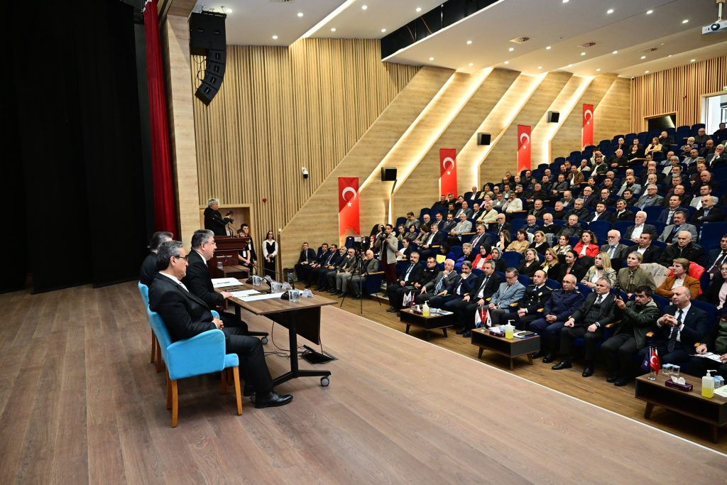 Vali Yılmaz, Odunpazarı ve Tepebaşı muhtarlarıyla bir araya geldi
