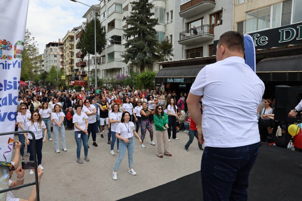 Engelsiz Sokak Festivali renkli görüntüler oluşturdu