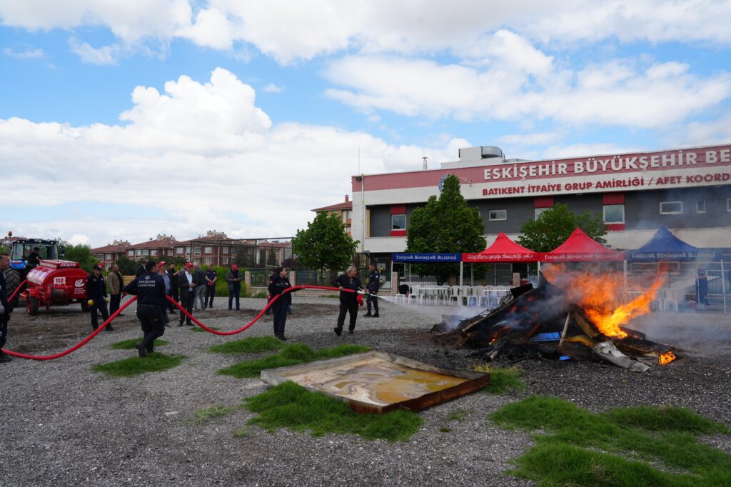Eskişehir itfaiyesinden uygulamalı yangın eğitimi
