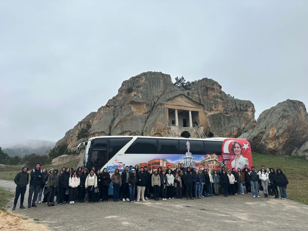 Eskişehirli gençlerden Frig Vadisine gezi