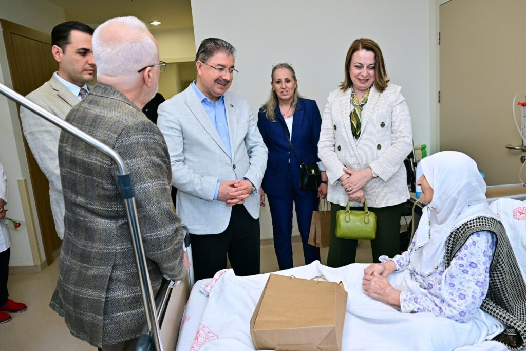 Vali Yılmaz’dan Anneler Günü’nde anlamlı ziyaret