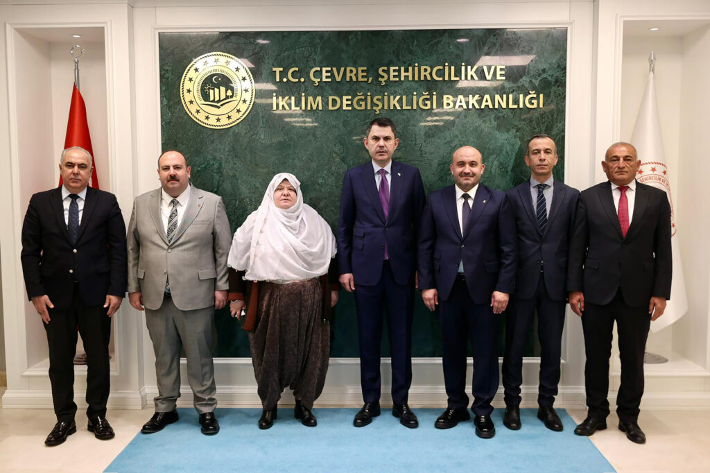AK Parti Eskişehir heyeti Bakan Kurum’u ziyaret etti