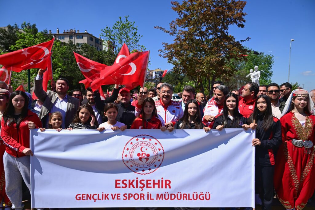 Gençlik Haftası programı, ‘Gençlik Yürüyüşü’ ile başladı
