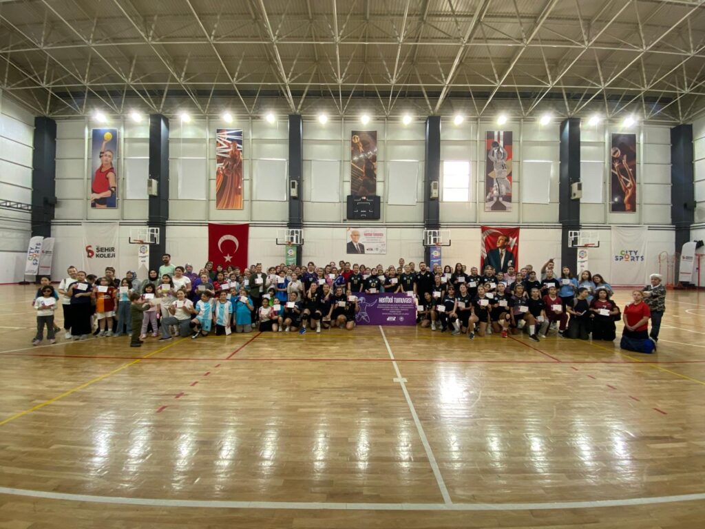 Genç Kızlar Hentbol Turnuvası coşkuyla sona erdi