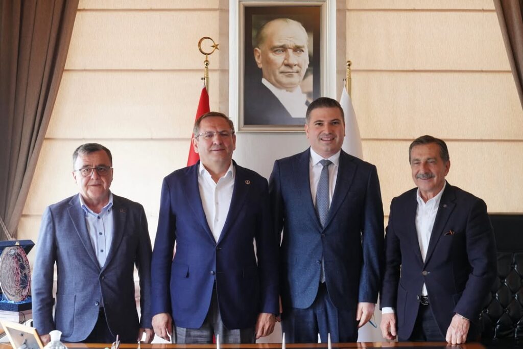 Ahmet Ataç, Ayvalık Belediye Başkanı Ergin’i ziyaret etti