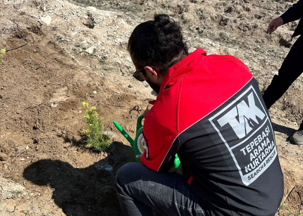 TAK ekibi fidan dikme etkinliğine destek verdi