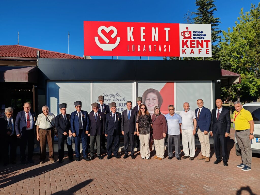 Şehit babaları ve kahraman gaziler Babalar Günü yemeğinde bir araya geldi