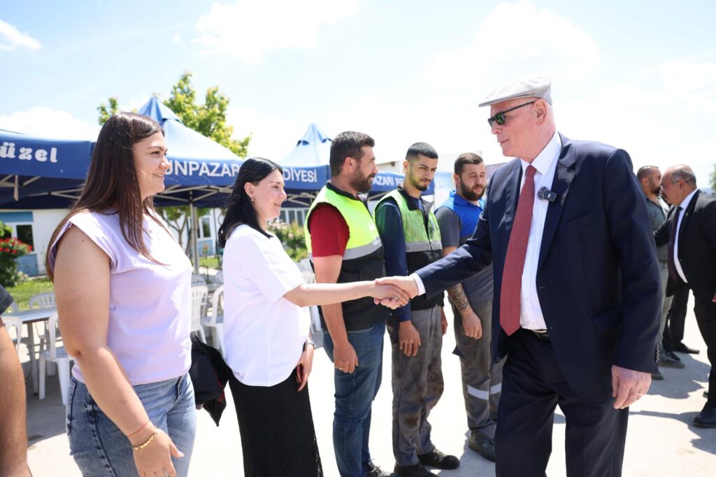 Başkan Kurt, Odunpazarı personeliyle bayramlaştı