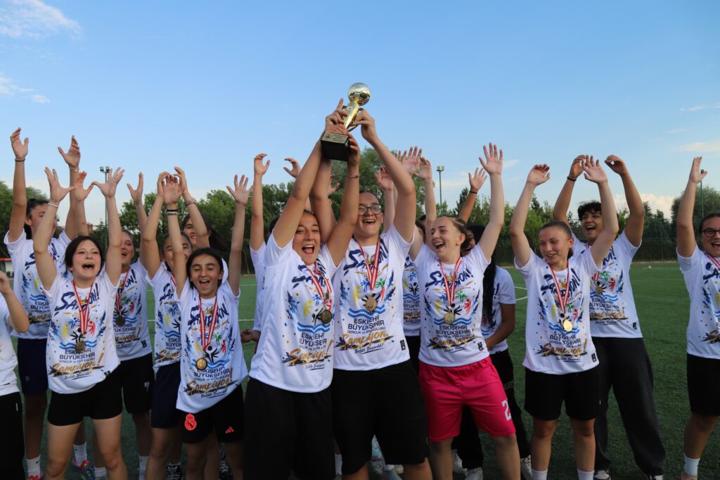U15 Genç Kızlar Gelişim Ligi şampiyonu Büyükşehir oldu