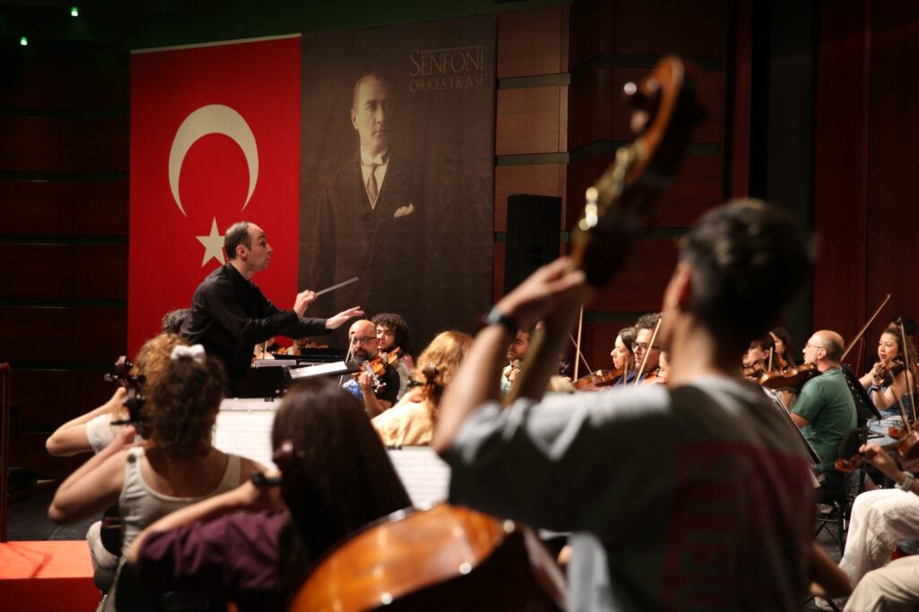 Gürer Aykal Orkestra Şefliği Yarışması’nın birinci aşama sonuçları açıklandı