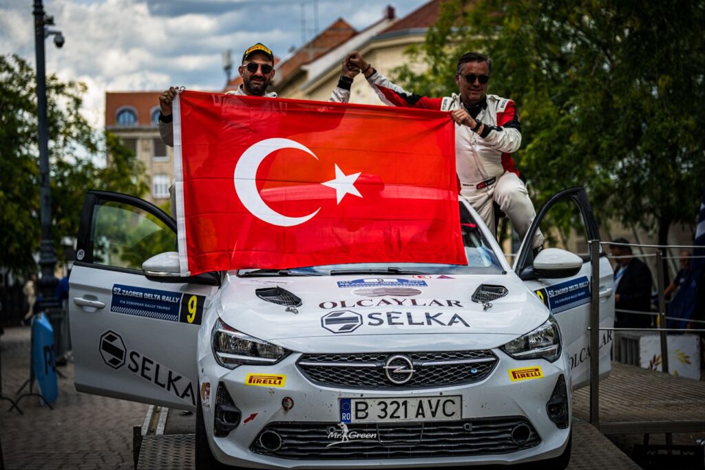 Alkışlar Adnan Evren Olcay ve Yenal Kaya’ya!