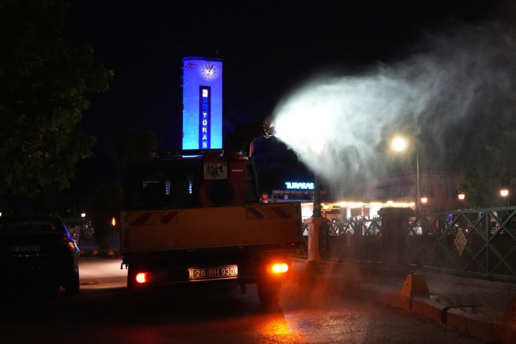 Kent genelinde haşere ilaçlama çalışmaları aralıksız sürüyor