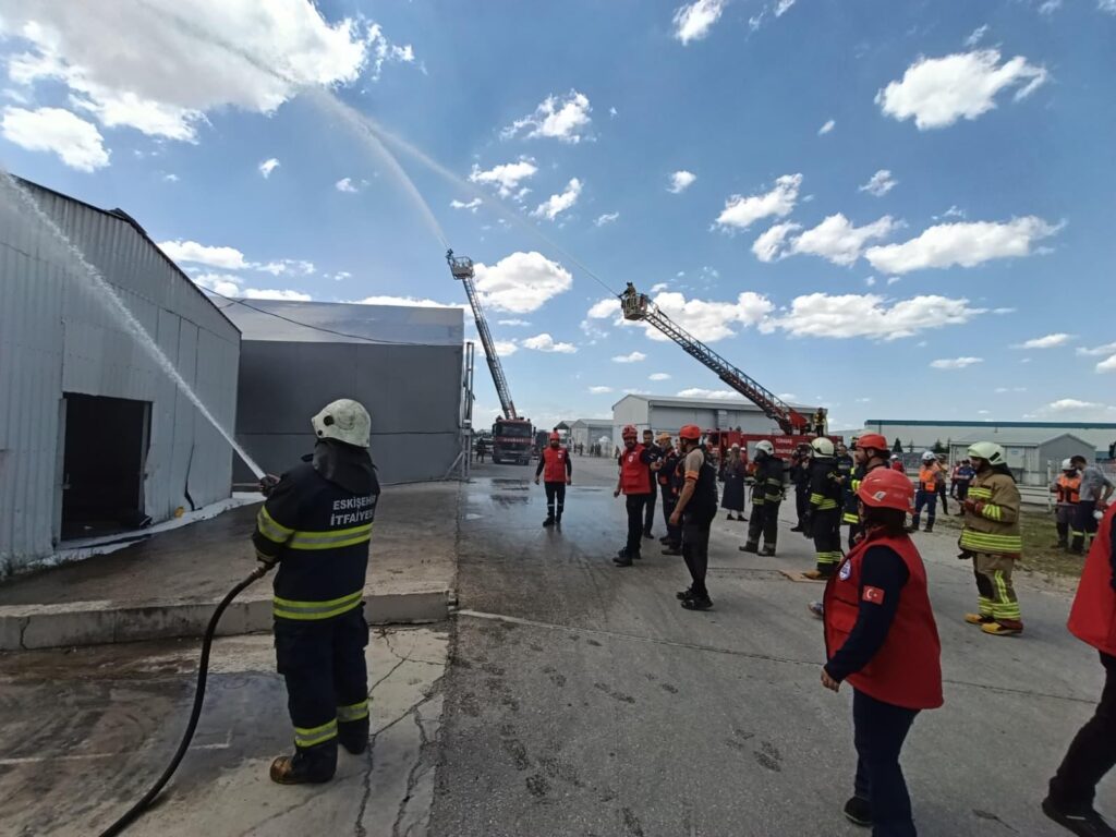 Eskişehir itfaiyesi yangınlara hızlı ve etkili müdahale etti