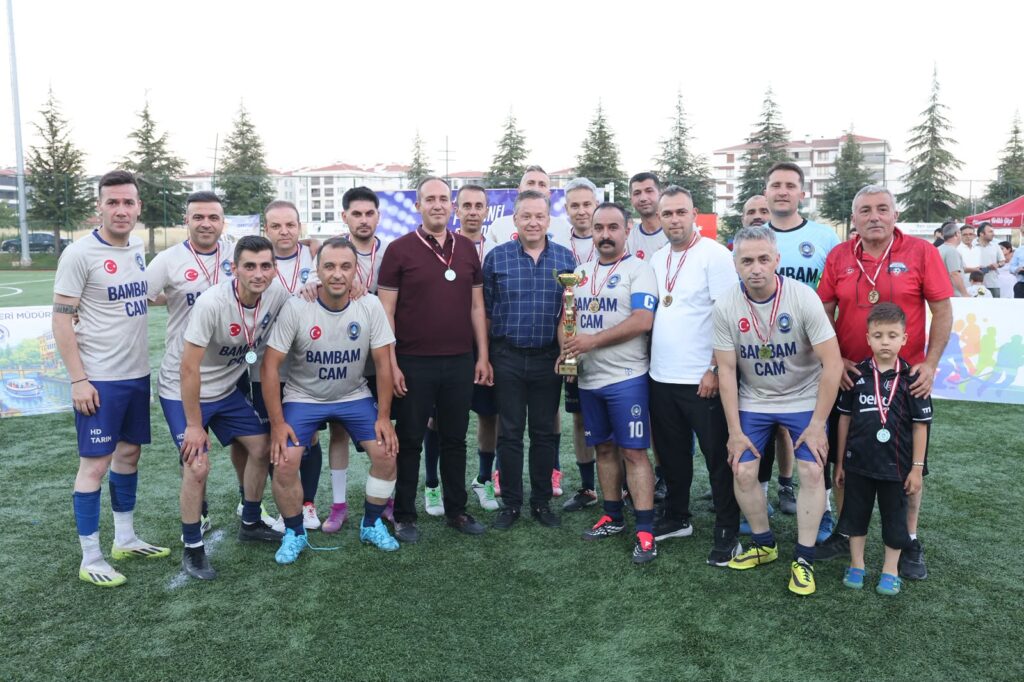 Personel Futbol Turnuvası’nda şampiyon Park ve Bahçeler Müdürlüğü oldu