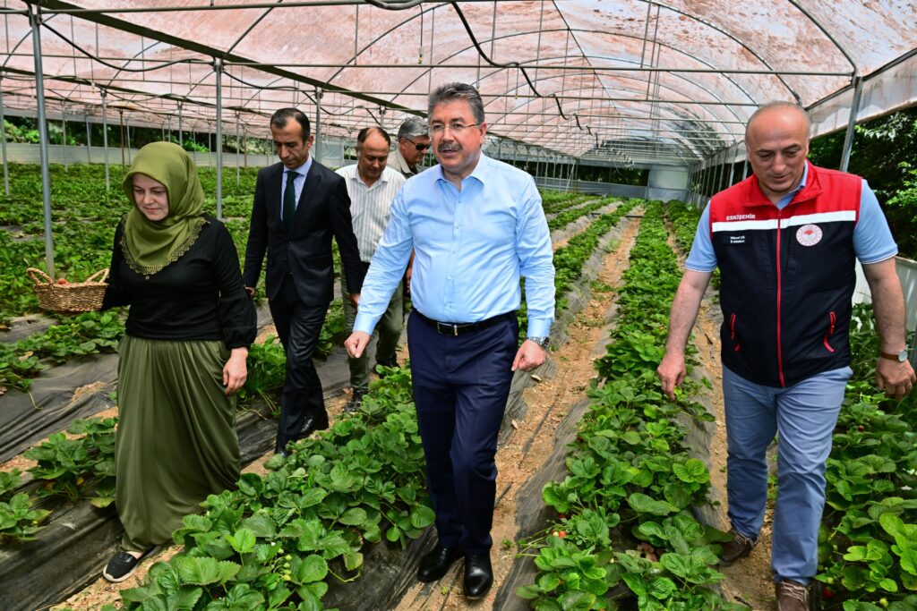 Vali Yılmaz, Sarıcakaya ve Mihalgazi’de üreticilerle buluştu