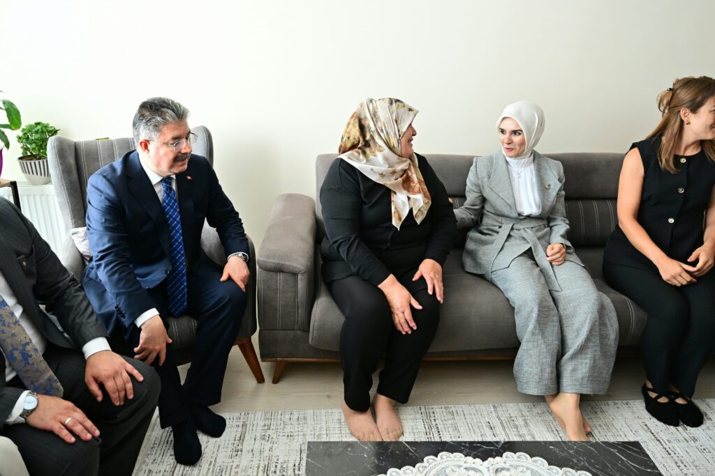 Bakan Göktaş, 15 Temmuz şehidinin ailesini ziyaret etti