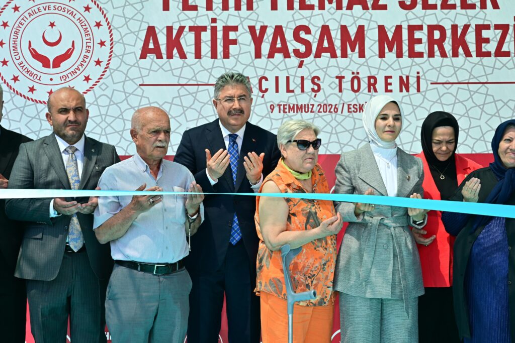 Bakan Göktaş, Yaşlı Aktif Yaşam Merkezi’ni hizmete açtı
