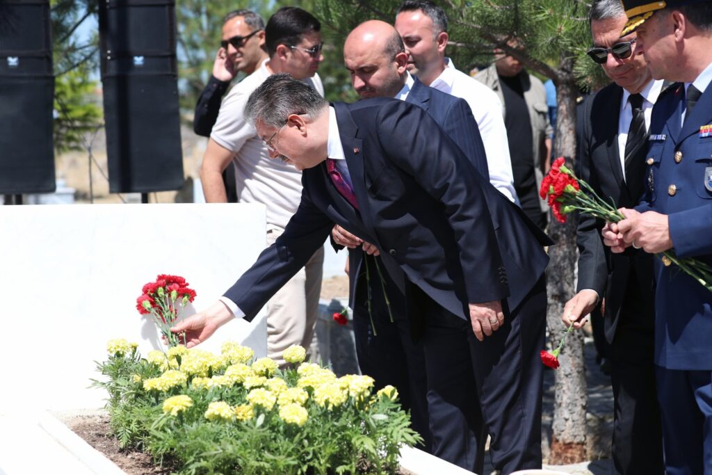 15 Temmuz şehidi kabri başında anıldı